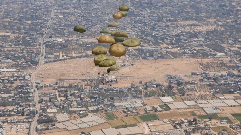 Gaza: les images des largages d'aide humanitaire par la France
