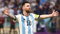 Lionel Messi célèbre un succès de l'Argentine pendant le Mondial 2022
