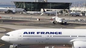 Les passagers d'Air France étaient confrontés à des perturbations samedi, au premier jour d'une grève à l'appel des syndicats d'hôtesses et de stewards prévue jusqu'à mercredi prochain inclus. La compagnie s'estime toutefois en mesure d'assurer 80% de ses