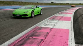 Quelle supercar a permis au Stig de battre le record du tour du circuit Top Gear France?