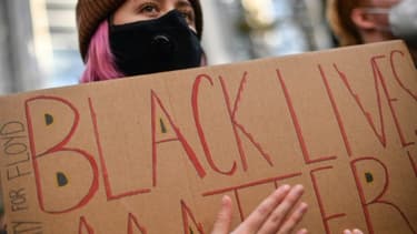 Des dizaines de milliers de personnes ont manifesté à Sydney, en Australie, en hommage à George Floyd et contre le racisme, y compris à l'encontre des Aborigènes, le 6 juin 2020