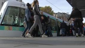 Harcèlement dans les transports: les femmes témoignent