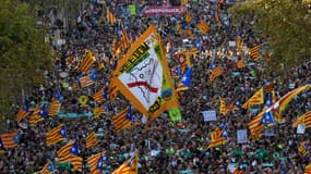 Des manifestants pro-indépendance rassemblés à Barcelone, le 21 octobre 2017. 