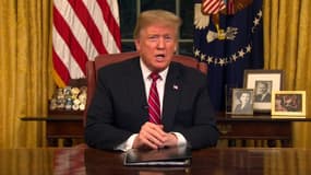 Pour justifier les 5,7 milliards pour son mur, Trump débute son allocution en évoquant "une crise humanitaire" à la frontière mexicaine