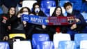 Des supporters en tribunes lors de Naples-Barcelone
