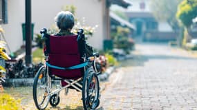 Une personne en fauteuil roulant (image d'illustration)