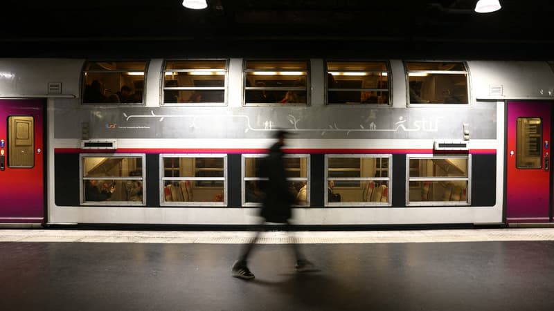 Val-de-Marne: un homme menace un passager du RER D avec un couteau avant d'être interpellé