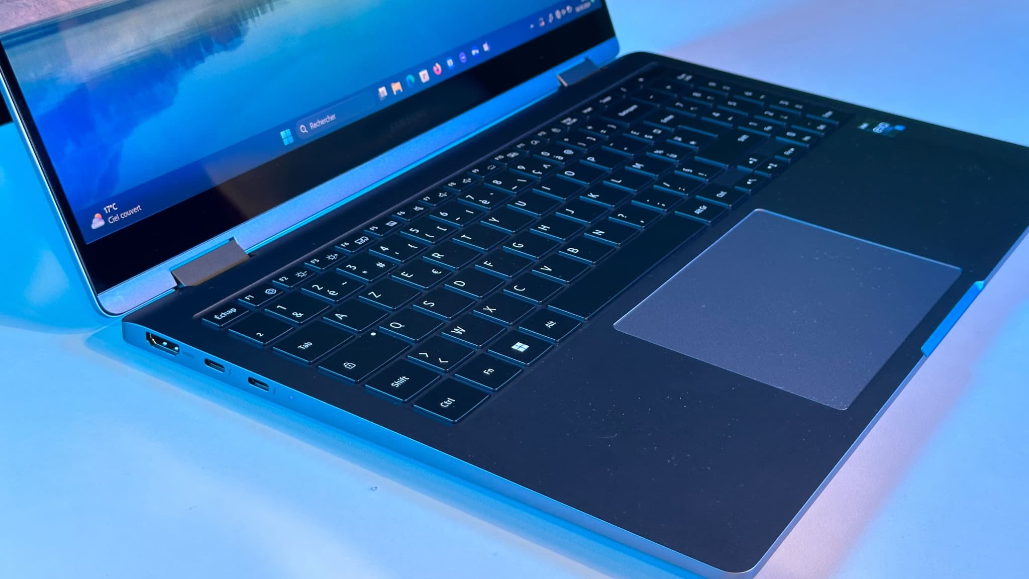 Le trackpad du Samsung Galaxy Book4 360 est excellent. Le trackpad du Samsung Galaxy Book4 360 est excellent.