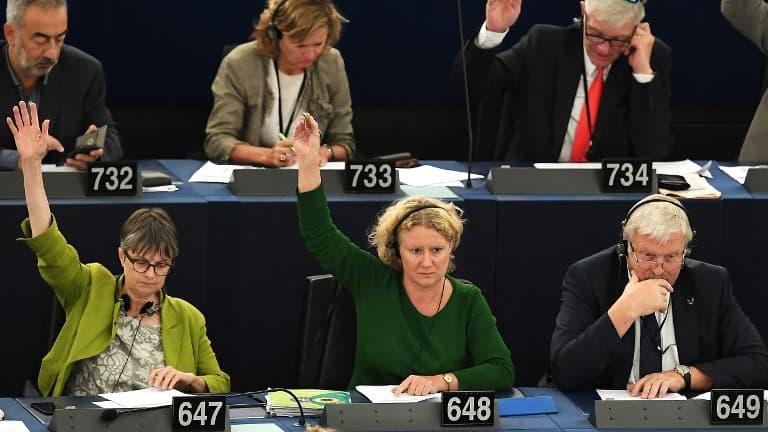 Les eurodéputés ont demandé ce mercredi au Conseil européen d'ouvrir une procédure de sanctions contre la Hongrie.