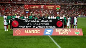 Une banderole de soutien aux sinistrés du séisme au Maroc au stade Bollaert avant le match amical entre le Maroc et le Burkina Faso, le 12 septembre 2023 à Lens