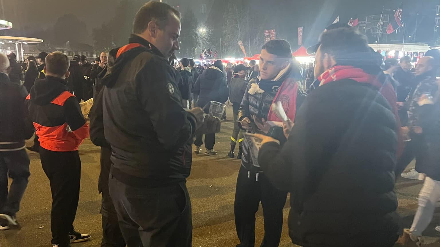La distribution des faux billets anti-Donnarumma avant Milan-PSG, le 7 novembre 2023