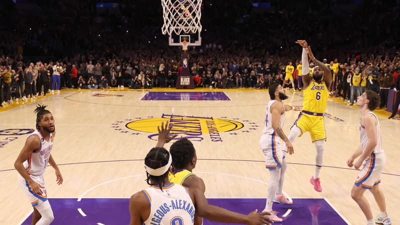 NBA: l'impressionnante nuée de smartphones brandis sur le tir de légende de LeBron James
