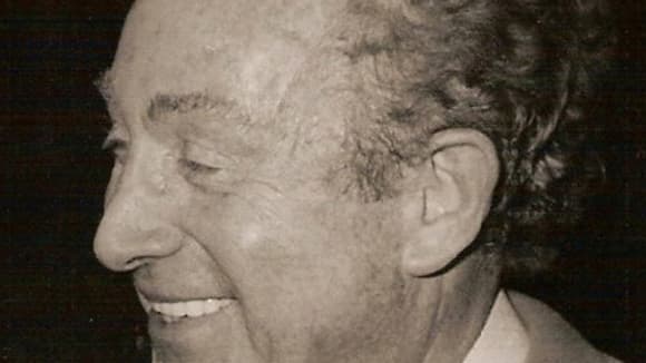 Charles Trenet à Bourges en 1977. Charles Trenet à Bourges en 1977.