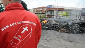 Des salariés manifestent devant l'usine Goodyear (photo d'archives).