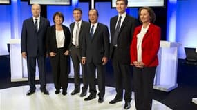 Un million de personnes environ - peut-être moins, peut-être beaucoup plus - sont attendues dimanche dans quelque 9.500 bureaux de vote pour départager les socialistes Martine Aubry, Ségolène Royal, François Hollande, Manuel Valls, Arnaud Montebourg et le