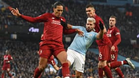 Virgil van Dijk au duel avec Sergio Aguero, le 3 janvier 2019