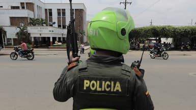 Un policier colombien dans la localité de Tibu en Colombie, le 27 avril 2018 (illustration)