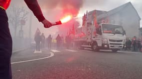 Retraites: alors que le mouvement prend de l'ampleur, certains envisagent des actions plus dures
