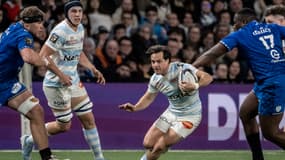 Clovis Le Bail avec le ballon lors d'un match Racing 92-Vannes, à Nanterre le 15 février 2025