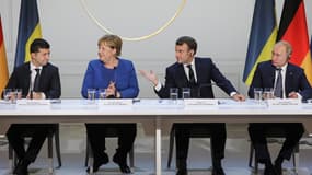 Le président ukrainien Volodymyr Zelensky, Angela Merkel, Emmanuel Macron et Vladimir Poutine le 9 décembre 2019 à Paris.