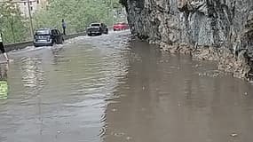 Des routes ont été inondées à Entrevaux ce lundi 26 août.