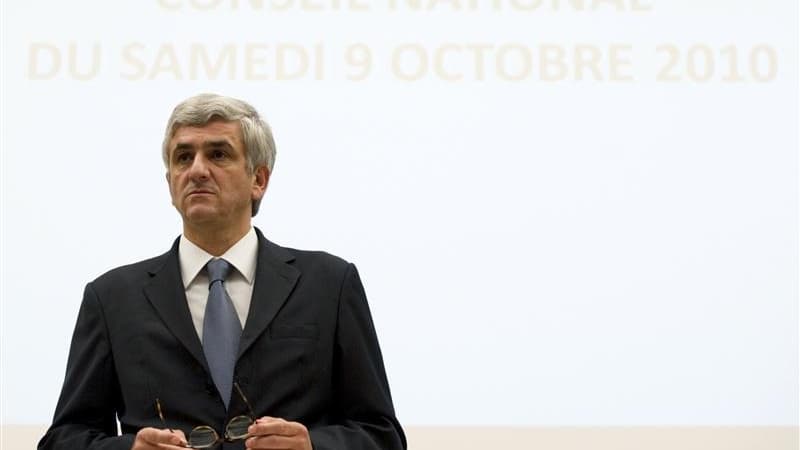 Le centriste Hervé Morin, futur candidat à l'élection présidentielle de 2012 en France, a proposé d'augmenter la durée de travail en France de 35 à 37 heures par semaine, à l'occasion du Conseil national de son parti à Paris. /Photo d'archives/REUTERS/Gon