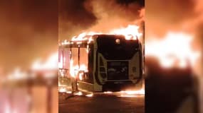 Deux bus TCL ont été incendiés le 1er novembre 2024, dans la soirée à Rillieux-la-Pape (Rhône).