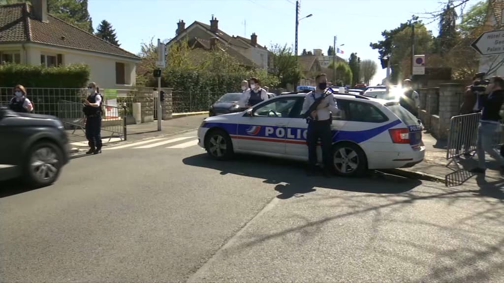 Attaque au couteau au commissariat de Rambouillet: une policière tuée, l'assaillant abattu Attaque au couteau au commissariat de Rambouillet: une policière tuée, l'assaillant abattu