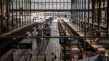 Les agents de la SNCF exercent leur "droit de retrait" à la suite d'un accident survenu entre un TER et un convoi routier.