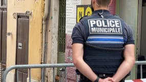 Un policier municipal dans la rue Saint-Joseph, à Nice, le 15 mai 2024.