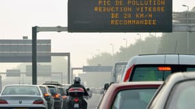 Ces derniers jours, la vitesse a été réduite sur le périphérique parisien pour limiter une pollution favorisée par le beau temps.