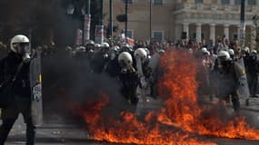 En marge de la manifestation, des cocktails molotov ont été lancés contre les forces de l'ordre.