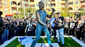 La statue de Johnny Hallyday, inaugurée le 21 septembre 2024, à Fréjus (Var).