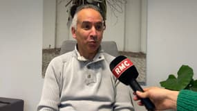La demande de regroupement familial de Karim est en attente depuis trois ans.