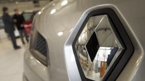 Renault espère conclure mardi soir le cycle de négociations sur la flexibilité qu'il a engagé à l'automne dernier. Le groupe au losange entend supprimer 8.200 emplois sur quatre ans via des départs naturels. /Photo d'archives/REUTERS/Régis Duvignau