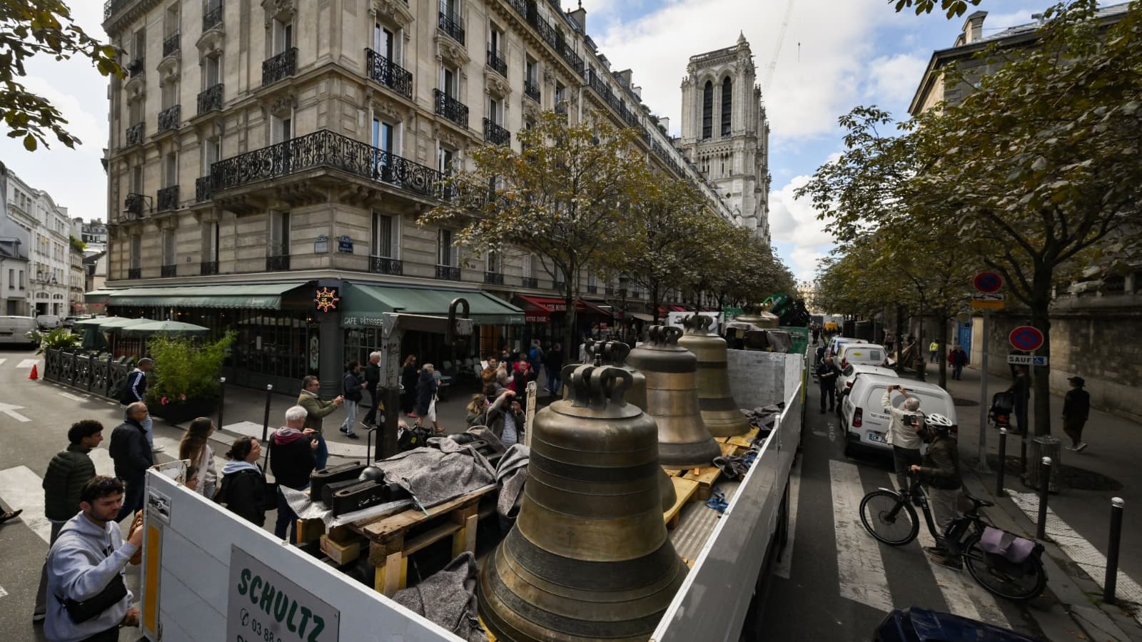 Notre-Dame de Paris a accueilli ce jeudi 12 septembre 2024 le retour des huit cloches de son beffroi nord