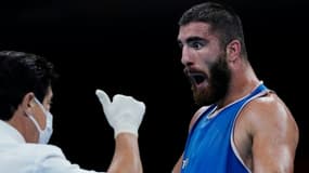 Le Français Mourad Aliev, disqualifié, lors de son combat (+91 kg) contre le Britannique Frazer Clarke, le 1er août 2021 aux Jeux Olympiques de Tokyo 2020