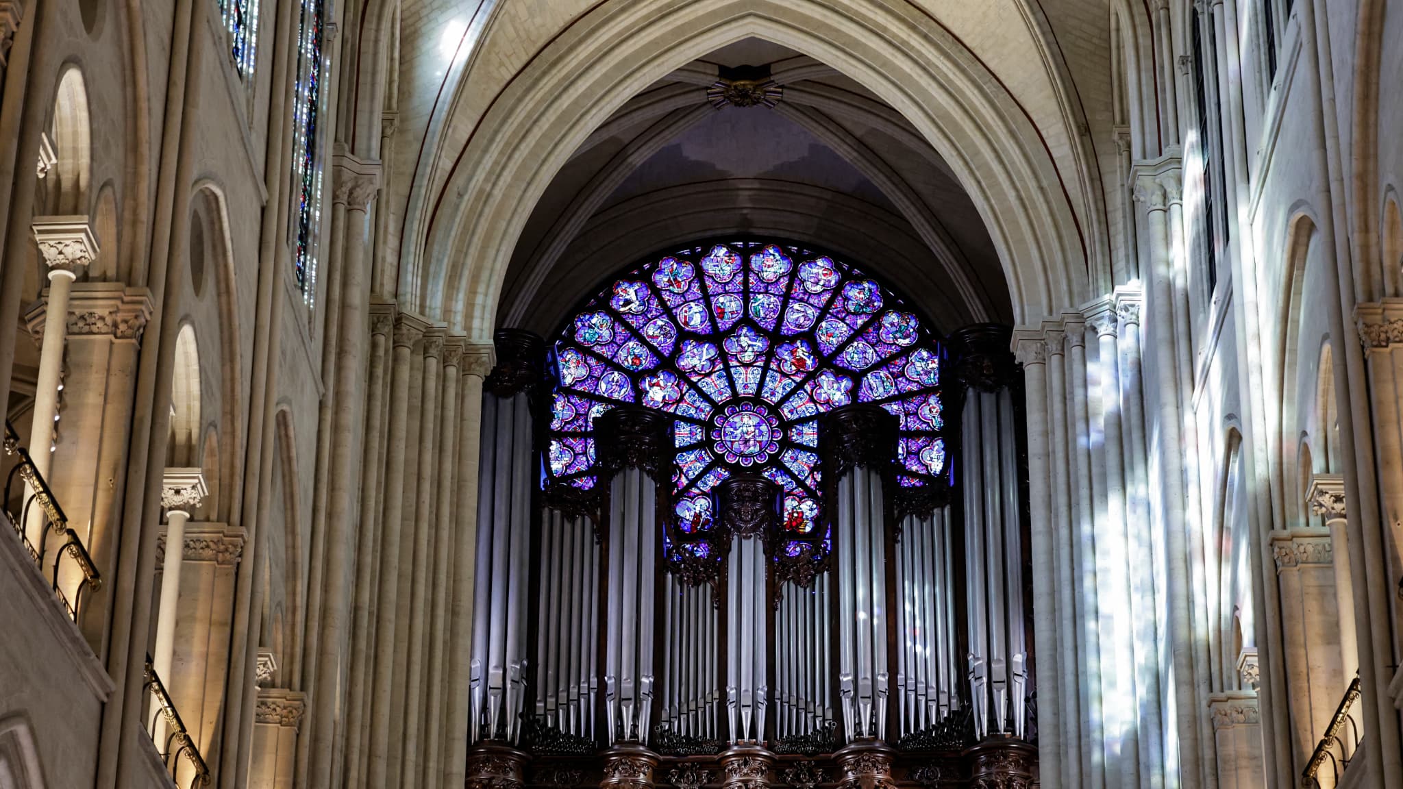 La rosace occidentale de la cathédrale Notre-Dame de Paris à Paris, le 29 novembre 2024.