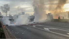 Le blocage sur la M7, le 6 avril à Lyon.