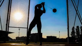Une image d'illustration d'un jet pendant une compétition de lancer de marteau en athlétisme