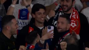 Javier Pastore dans le parcage parisien lors d'Arsenal-PSG, le 29 avril 2025 en demi-finale aller de Ligue des champions