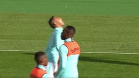 Dimitri Payet jongle avec chewing gum