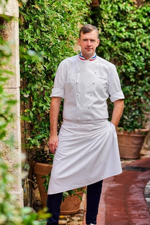 Qui est Arnaud Faye, le chef qui succède à Éric Frechon à la tête des cuisines du Bristol Paris?