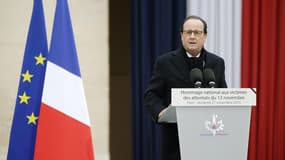 François Hollande a rendu hommage, vendredi 27 novembre, lors d'une cérémonie aux Invalides, aux 130 victimes des attentats du 13 novembre à Paris.