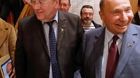 Jean-Pierre Bechter, actuel maire UMP de Corbeil-Essonnes, et son prédécesseur, Serge Dassault, tous deux mis en examen.