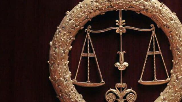 Un homme, totalement ivre, frappe son fils et traite les gendarmes de "Schtroumpfs".