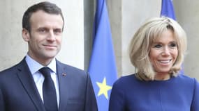 Emmanuel et Brigitte Macron sur le perron de l'Elysée, le 19 mars 2018