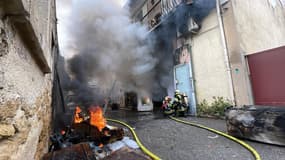 Les pompiers mobilisés sur un incendie à Salon-de-Provence, le 7 novembre 2025.