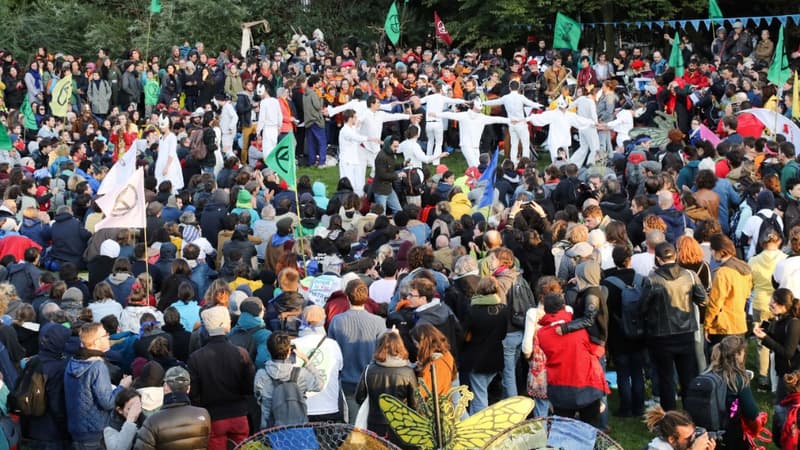 Au lendemain de l'occupation d'un centre commercial, le mouvement Extinction Rebellion vivait la cérémonie d'ouverture d'une semaine d'actions