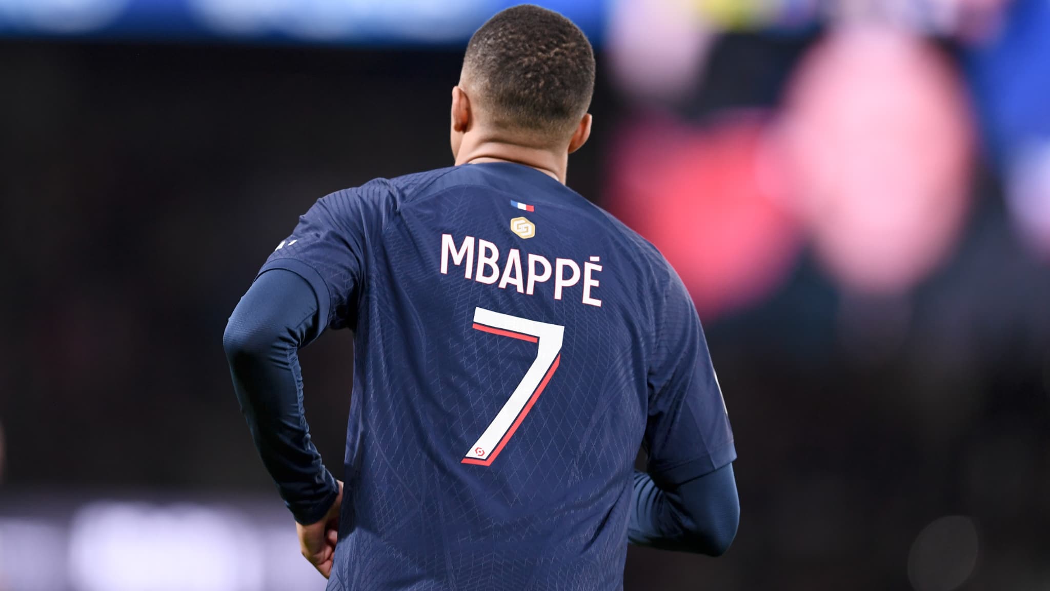 Według Freda Hermela Real Madryt chce ogłosić transfer Mbappe „w kwietniu i maju, a nie wcześniej”.